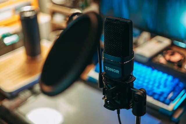 Micrófono de locución ideal para grabaciones y podcast